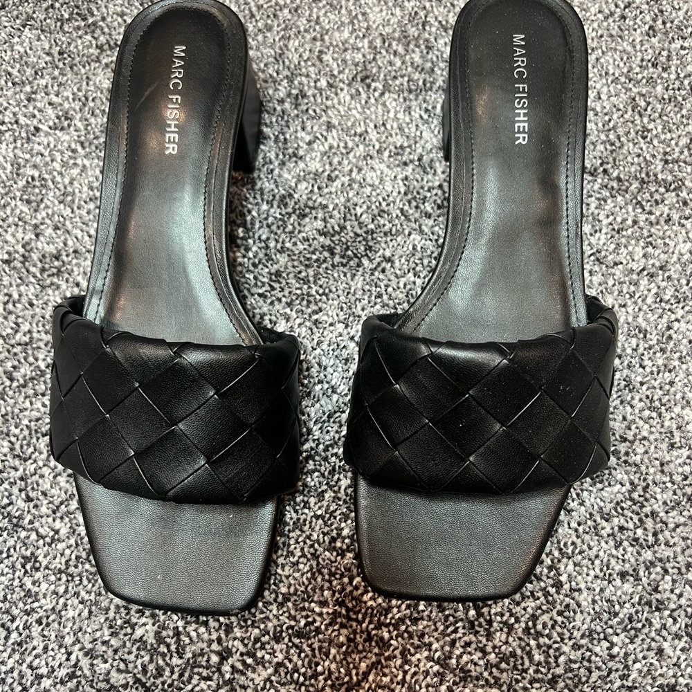 Marc Fisher slip on low heeled black sandals Size 8.5